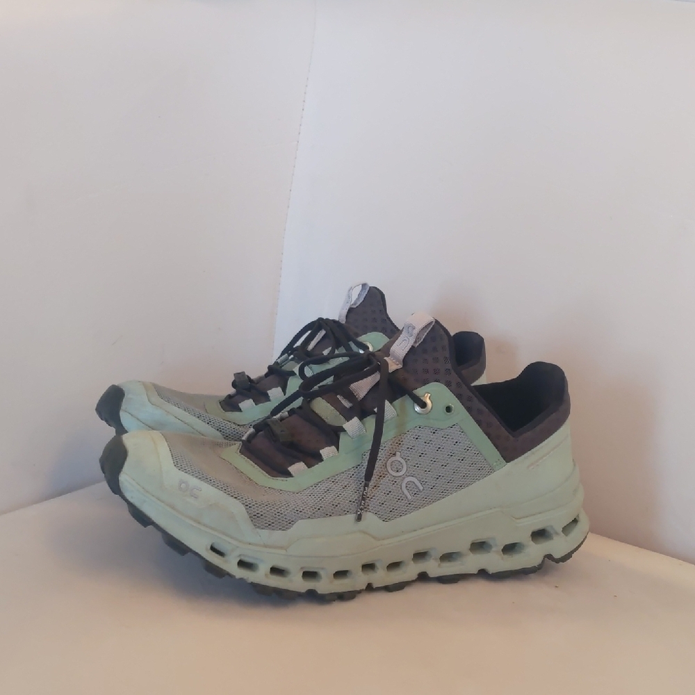 On Cloud - Running Green and Gray Athletic Shoes with Cushioned Midsole